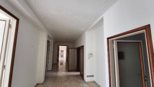 Foto Ufficio a Bergamo Centro di 335 m² con 11 locali in affitto