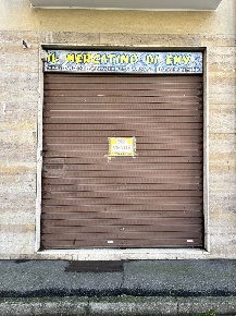 Foto Negozio a Piacenza Via Colombo di 47 m² con 2 locali in vendita