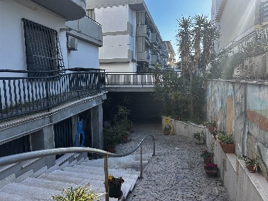 Foto Locale commerciale in via corso mazzini 334, Vasto di 200 m²