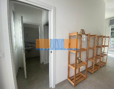 Foto Attività commerciale in via Venezia 13, Modugno di 110 m² con 3 locali