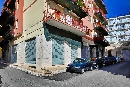 Foto Magazzino in Via Alcide De Gasperi 4, Putignano di 126 m² con 1 locali