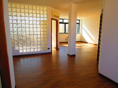 Foto Ufficio in Via Garibaldi, Rottofreno San Nicolò di 96 m² con 4 locali