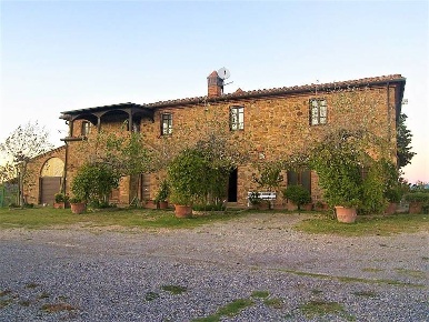 Foto Agriturismo a Torrita di Siena Centro di 420 m² con 14 locali