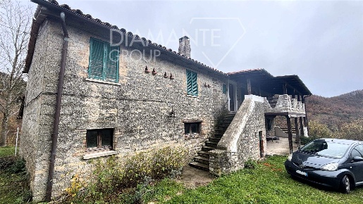 Foto Cessione attività a Gubbio di 320 m² con 7 locali in vendita