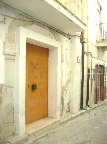 Foto Locale commerciale a Canosa di Puglia Centro di 100 m² in vendita