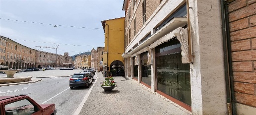 Foto Negozio a San Severino Marche Centro di 642 m² con 12 locali