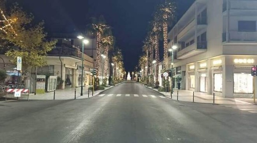 Foto Hotel a Forte dei Marmi Centro di 2000 m² con 50 locali in vendita