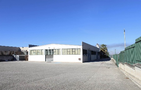 Foto Locale commerciale a Canosa di Puglia Centro di 750 m² in vendita