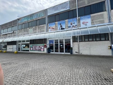 Foto Negozio a Liscate di 800 m² in affitto