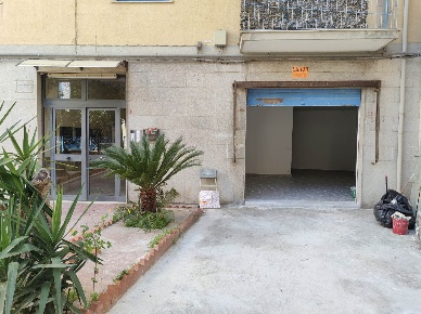 Foto Attività commerciale in Via Liborio Giuffrè, Palermo Oreto - Perez