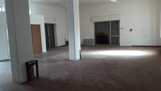 Foto Negozio a Martinsicuro Villa Rosa di 130 m² con 1 locali in affitto