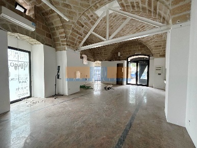 Foto Attività commerciale in Piazza Plebiscito 19, Modugno di 80 m²
