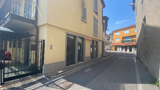 Foto Negozio in VIA COLOMBERA 2, Sotto il Monte Giovanni XXIII di 86 m²