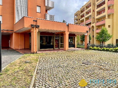 Foto Locale commerciale a Biella San Biagio, Thes di 280 m² con 9 locali