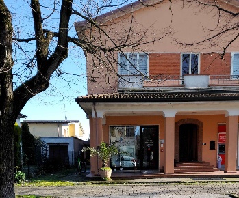 Foto Negozio a Curtatone Eremo di 70 m² con 5 locali in affitto