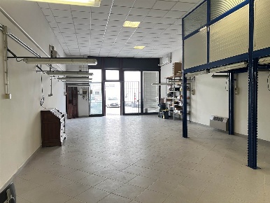 Foto Negozio a Campi Bisenzio Centro di 150 m² con 3 locali in vendita