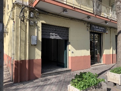Foto Negozio in Via Catania 78, Messina Villaggio Santo di 35 m² in vendita