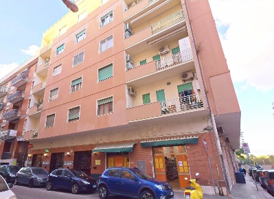 Foto Negozio in VIA MOLISE 7, Cagliari La Vega - Regioni di 143 m²