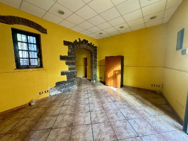 Foto Locale commerciale in Via Etnea 170, Mascalucia Centro di 43 m²