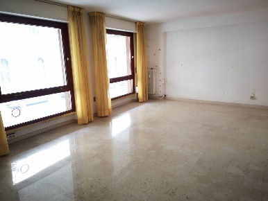 Foto Negozio a Firenze Libertà - Savonarola di 184 m² con 7 locali