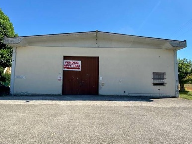 Foto Locale commerciale a Luzzara di 540 m² con 3 locali in vendita