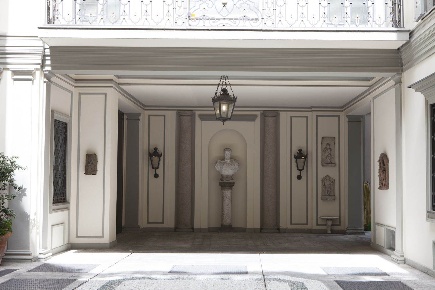 Foto Negozio in Via Borgospesso 21, Milano Quadrilatero della Moda di 65 m²