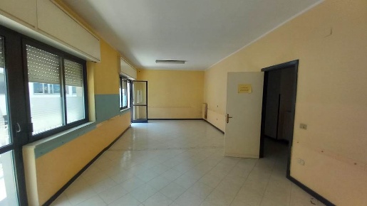 Foto Ufficio in Via Onorevole Francesco Napolitano, Nola di 140 m²