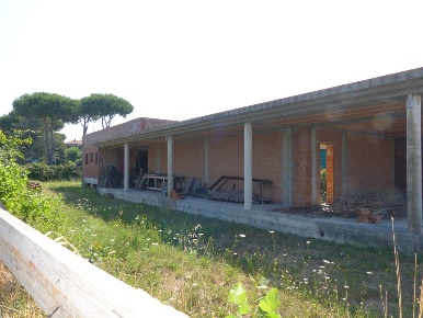 Foto Locale commerciale a Camaiore Lido di Camaiore di 196 m² con 2 locali