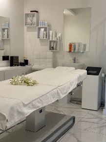 Foto Attività commerciale in Via Petroni, Terni Centro Storico di 70 m²