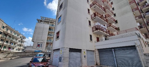 Foto Locale commerciale in VIA GIOLITTI, Martina Franca di 240 m²