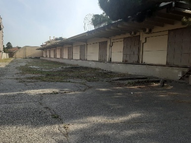 Foto Magazzino in Via Giorgio Amendola, Pioltello Centro di 2000 m²