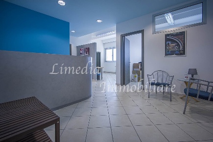 Foto Ufficio a Livorno Salviano di 95 m² con 5 locali in affitto