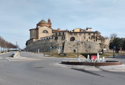 Foto Attività commerciale a Castiglione del Lago Contrada Prati di 360 m²