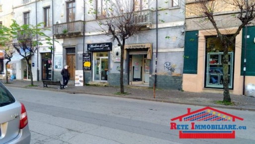 Foto Negozio in corso umberto, Cosenza Centro di 100 m² con 2 locali