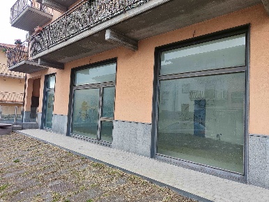 Foto Negozio in Viale Giovanni XXIII 21, Camporotondo Etneo Centro di 78 m²