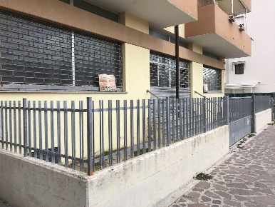 Foto Negozio in Via Pigafetta 175, Chioggia Sottomarina di 72 m² in vendita