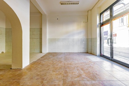 Foto Negozio a Casalpusterlengo Centro di 120 m² con 3 locali in vendita