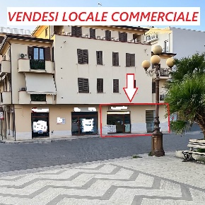 Foto Locale commerciale in Piazza Duomo, Sant'Agata di Militello Centro