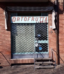 Foto Negozio in Via M. Caccia Dominioni  7, Cornate d'Adda Centro di 40 m²