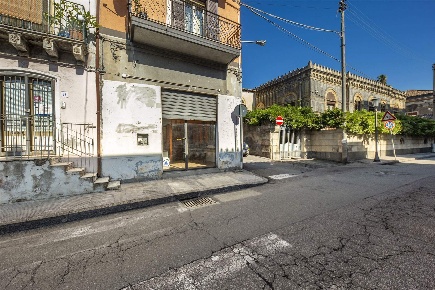 Foto Negozio in Via Roma 85, San Giovanni la Punta Centro di 44 m²