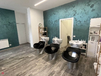 Foto Negozio in via IV Novembre 17, Cinisello Balsamo di 130 m² in vendita
