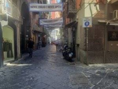 Foto Negozio a Napoli Chiaia di 60 m² con 2 locali in affitto