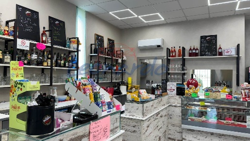 Foto Attività commerciale a Cadeo Roveleto di 100 m² con 3 locali