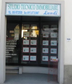 Foto Capannone industriale a Carmignano di 230 m² con 2 locali in affitto