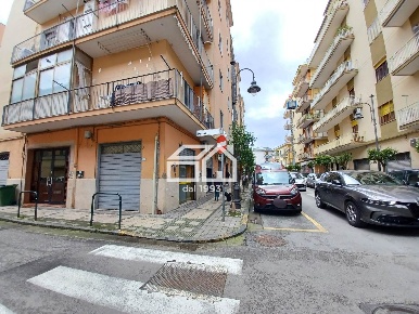 Foto Negozio in Via Dante Alighieri, Pontecagnano Faiano Pontecagnano