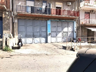 Foto Magazzino in Via Fossa della Creta, Catania di 183 m² con 2 locali