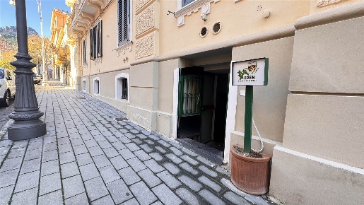 Foto Negozio in Via Andrea Sabatini 4, Salerno di 230 m² con 1 locali