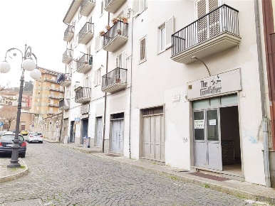 Foto Negozio in Piazza Giuseppe Garibaldi, Atripalda di 50 m² con 1 locali