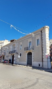 Foto Ufficio a Gravina in Puglia di 245 m² con 4 locali in vendita