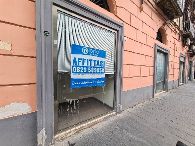 Foto Negozio in Corso Garibaldi 39, Santa Maria Capua Vetere di 75 m²